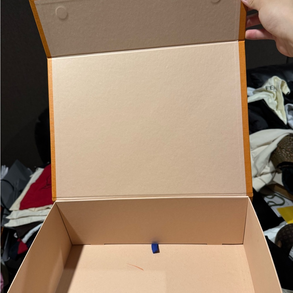 Louis Vuitton Gift Box - Picture 4 of 13